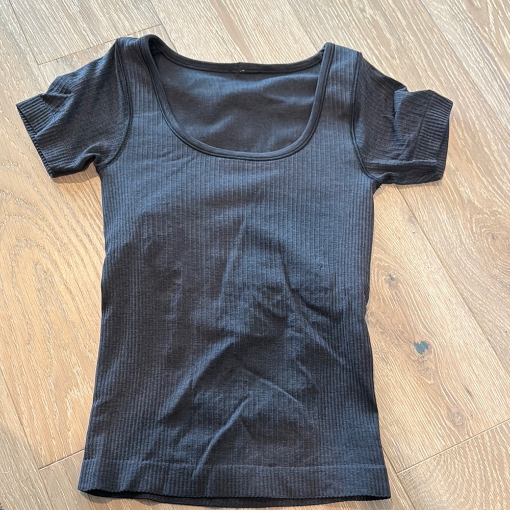 Lululemon Ebb to Street Short Sleeve BLK